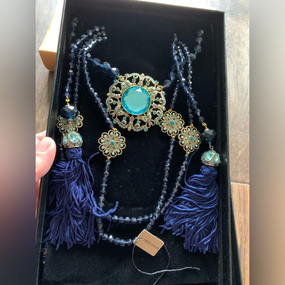 HEIDI DAUS NECKLACE WITH BOX
